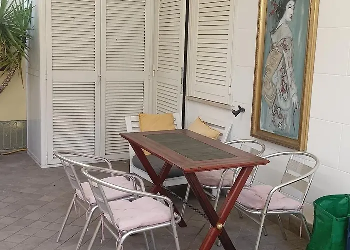 Artistic In The Center Of With Garden Apartment *