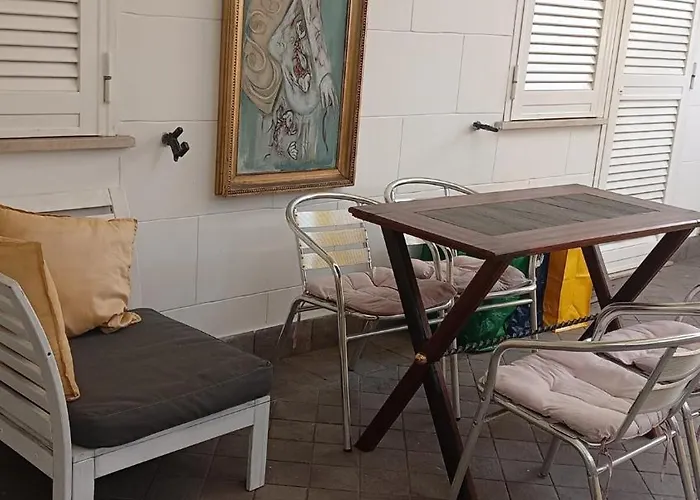 Artistic In The Center Of With Garden Apartment Rom